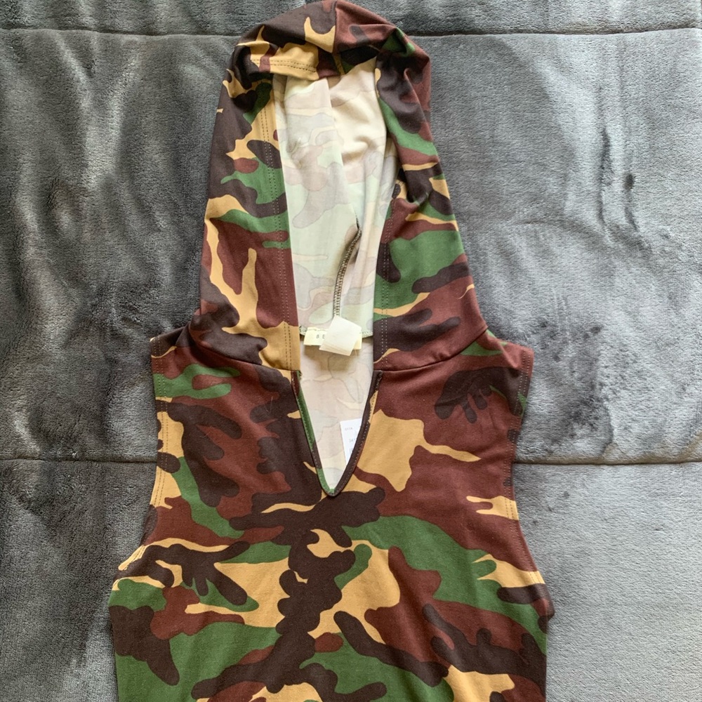 Crop cameo tank top
